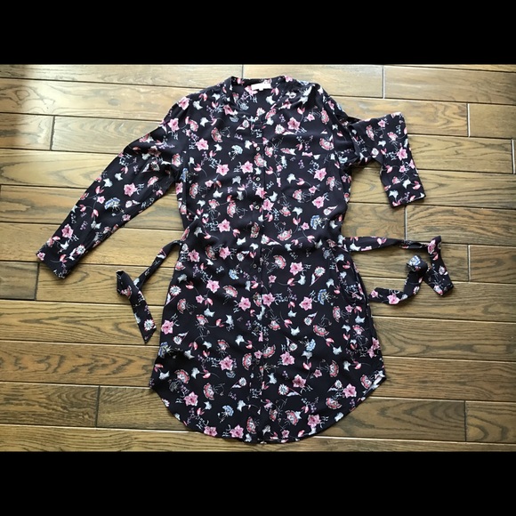 Shirt dress, purchased in Australia - Picture 3 of 4